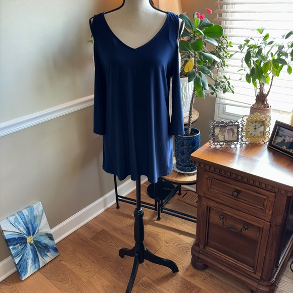 Vince Camuto ~ Garden Romance Cold Shoulder! 💙 - Picture 4 of 11